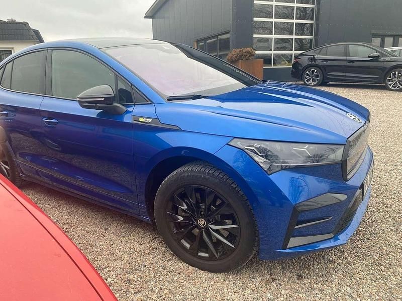 Raceblau metallic Gebraucht 2024 Skoda Enyaq iV Lounge SUV | 54.500 € - Bild 1/4