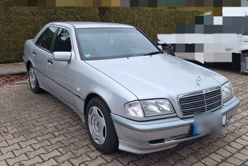 Silber Gebraucht 1998 Mercedes C180 Classic Limousine | 5.100 € (Fairer Preis) - Bild 1/4