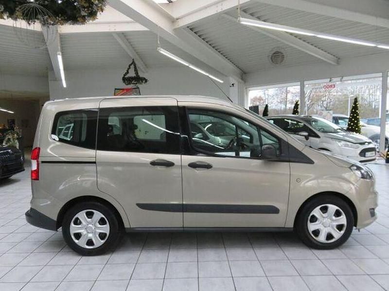 Gebraucht Ford Tourneo Courier Ambiente 115 PS (84 kW) 2016 Silber Van / Kleinbus