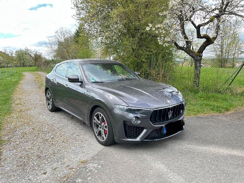 Grau Gebraucht 2021 Maserati Levante SUV | 45.000 € - Bild 1/4