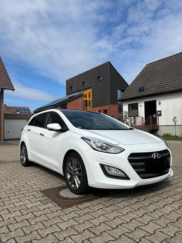 Gebraucht Hyundai i30 2016 Weiß Kombi