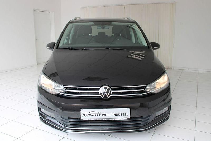 Schwarz Gebraucht 2020 VW Touran Highline Van / Kleinbus | 24.990 € (Fairer Preis) - Bild 1/4