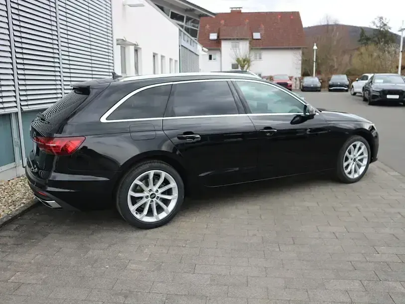 Gebraucht Audi A4 Sport 163 PS (119 kW) 2023 Brillantschwarz Kombi
