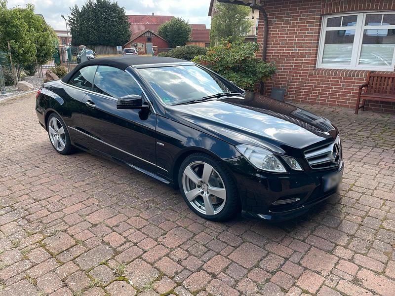 Używany Mercedes E500 AMG 408 KM (300 kW) 2012 Czarny Kabriolet