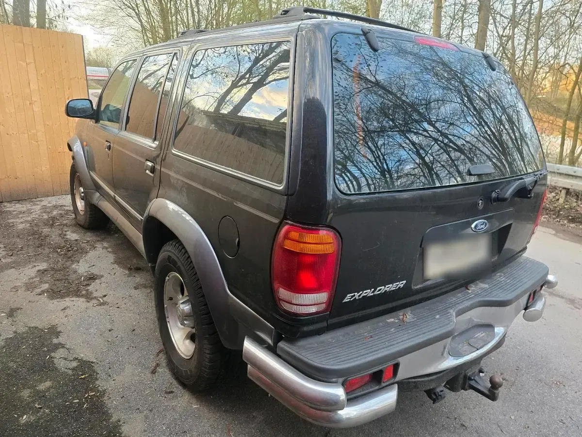 Używany Ford Explorer 206 KM (151 kW) 1998 Czarny SUV