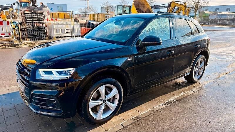 Schwarz Gebraucht 2020 Audi Q5 Sport SUV | 26.000 € (Etwas zu teuer) - Bild 1/4