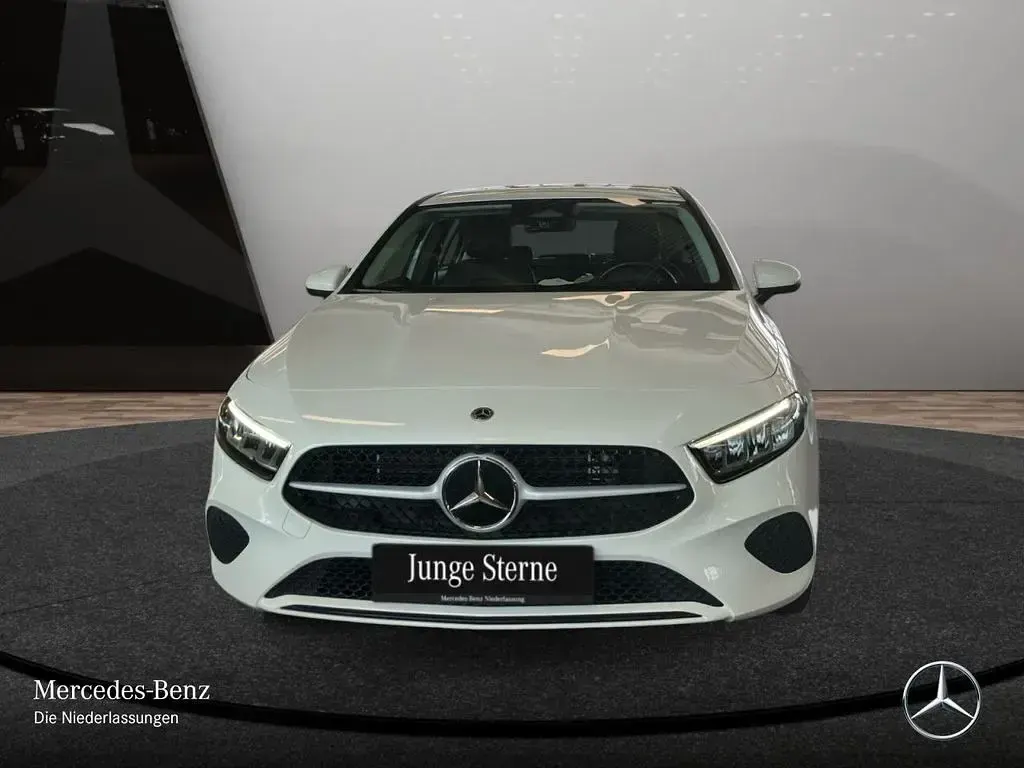 Gebraucht Mercedes A250 Advanced 163 PS (119 kW) 2023 Polarweiß Limousine