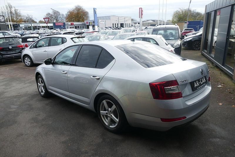Gebraucht Skoda Octavia 110 PS (80 kW) 2015 Silber Limousine