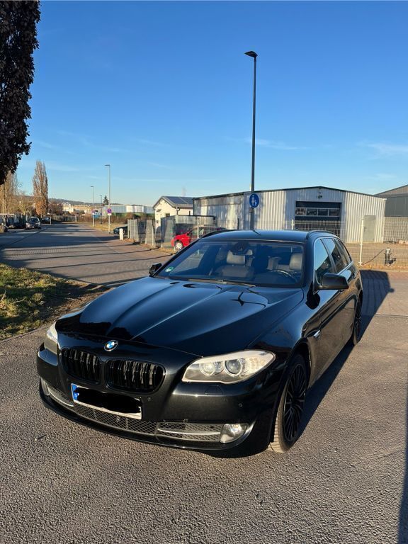 Schwarz Gebraucht 2013 BMW 525 Luxury Line Kombi | 14.900 € (Fairer Preis) - Bild 1/4