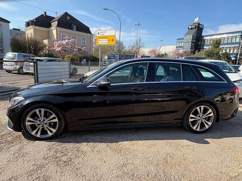 Gebraucht Mercedes C220 AMG 170 PS (125 kW) 2016 Obsidianschwarz Kombi