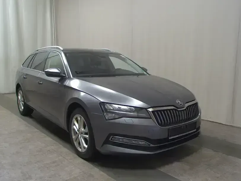 Gebraucht Skoda Superb Style 150 PS (110 kW) 2022 Grau Kombi