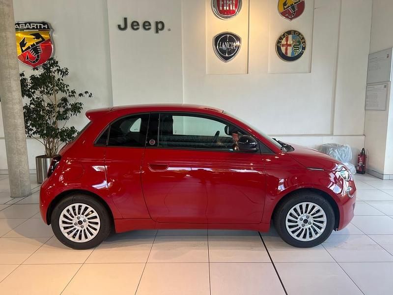 Neu Fiat 500e Red 69 kW (95 PS) 2026 Rot Kleinwagen