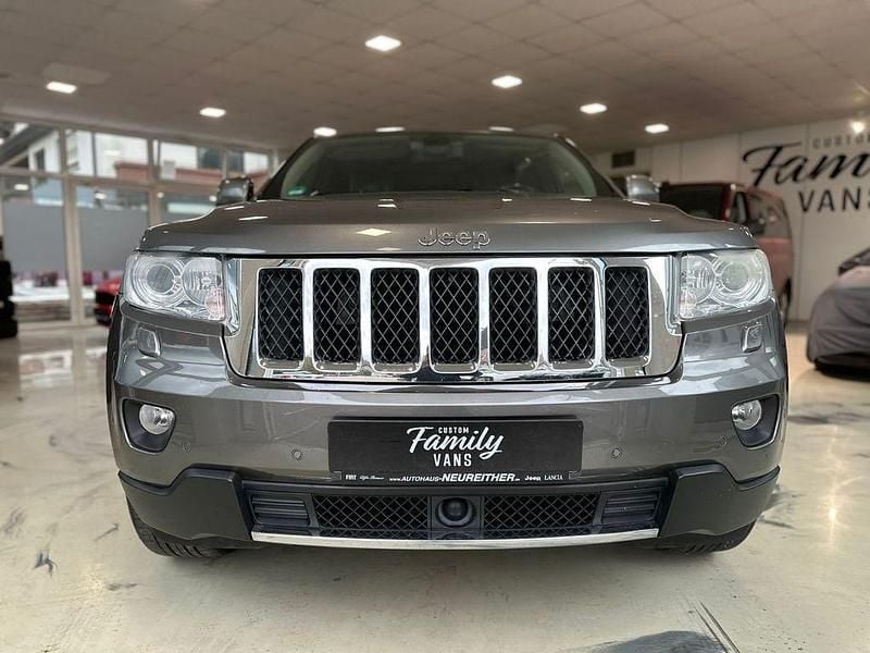 Grau Gebraucht 2011 Jeep Grand Cherokee Overland SUV | 8.999 € (Guter Preis) - Bild 1/4