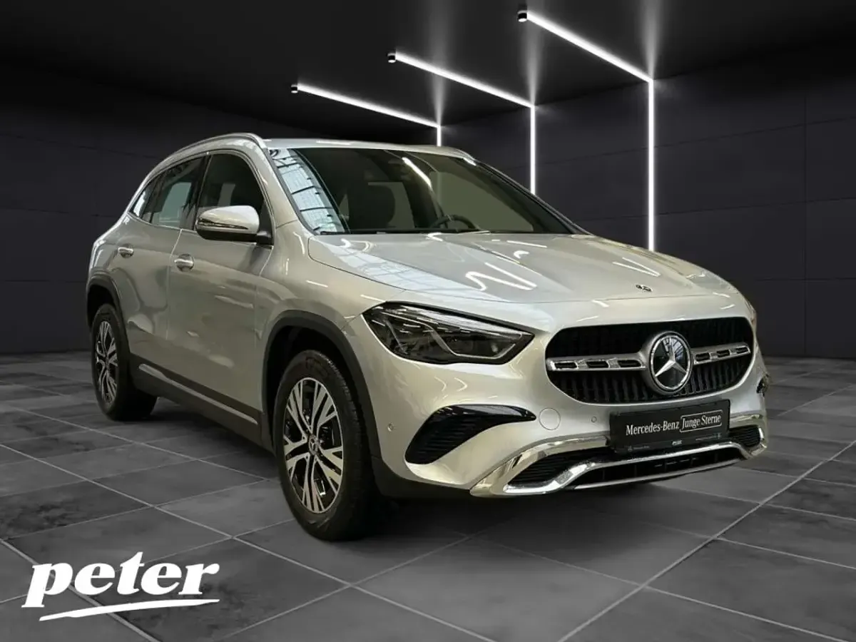 Gebraucht Mercedes GLA180 Progressive 136 PS (100 kW) 2025 Silber SUV