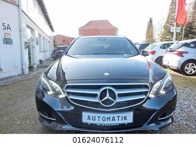 Gebraucht Mercedes E220 170 PS (125 kW) 2013 Schwarz Limousine