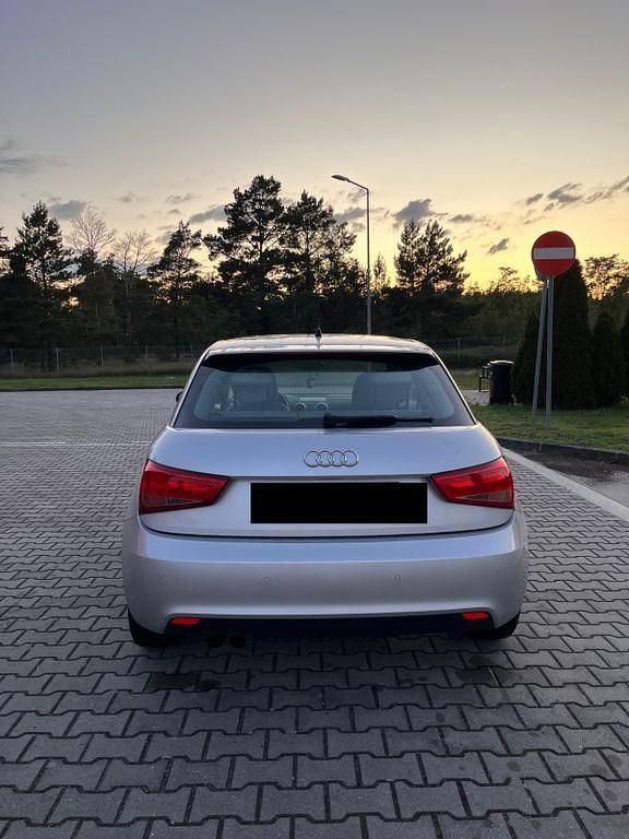 Gebraucht Audi A1 Attraction 122 PS (89 kW) 2011 Silber Kleinwagen