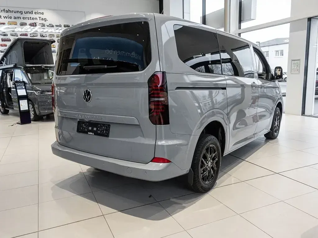 Neu VW Caravelle Life 150 PS (110 kW) 2026 Grau Van