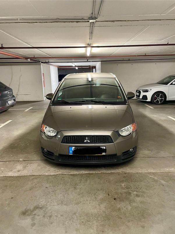 Gebraucht Mitsubishi Colt 95 PS (69 kW) 2012 Grau Kleinwagen