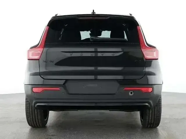 Gebraucht Volvo XC40 Plus 197 PS (144 kW) 2025 Onyx black / metallic SUV