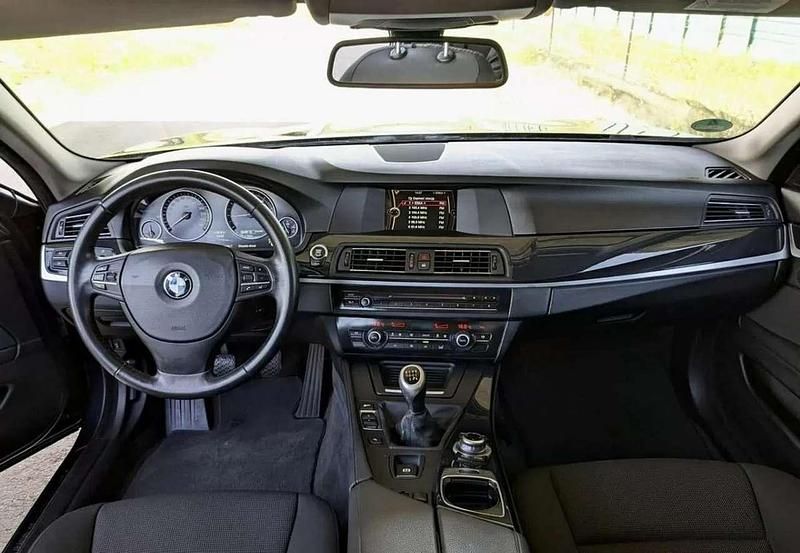 Gebraucht BMW 520 Sport Line 184 PS (135 kW) 2012 Blau Limousine