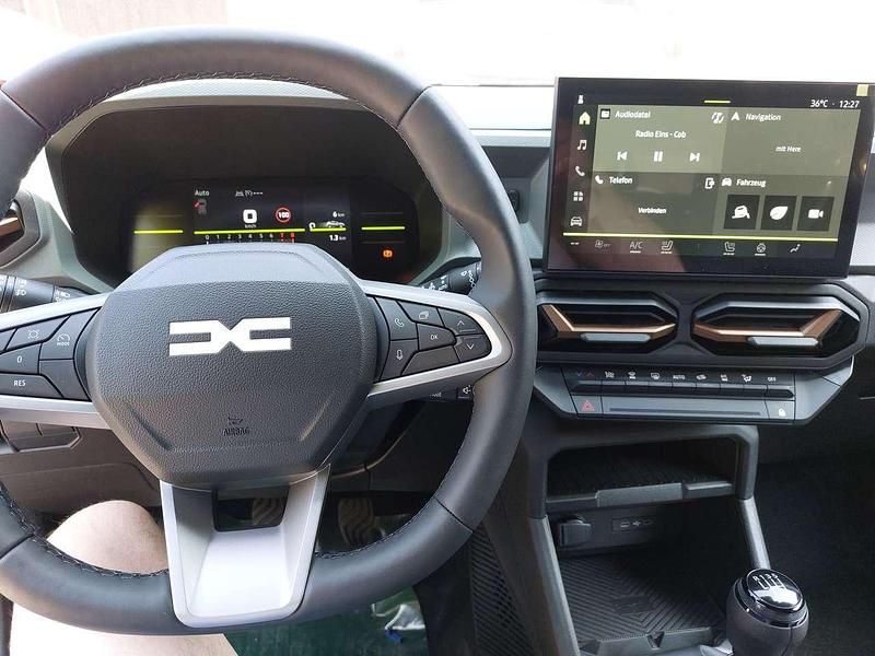 Neu Dacia Duster Extreme 131 PS (96 kW) 2025 Arktisweiss zedergrün u. a. SUV