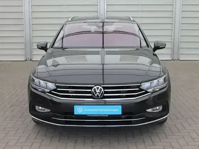 Gebraucht VW Passat Elegance 150 PS (110 kW) 2022 Grau Kombi