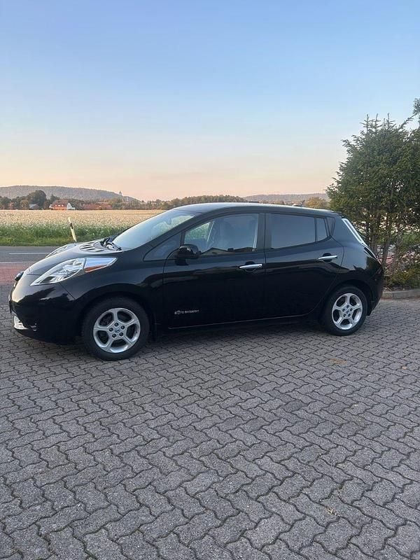 Schwarz Gebraucht 2013 Nissan Leaf Kleinwagen | 3.950 € (Guter Preis) - Bild 1/4