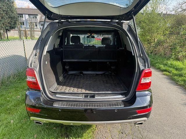 Gebraucht Mercedes ML350 231 PS (169 kW) 2010 Schwarz SUV