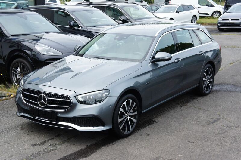 Grau Gebraucht 2021 Mercedes E300 Limousine | 34.888 € (Fairer Preis) - Bild 1/4