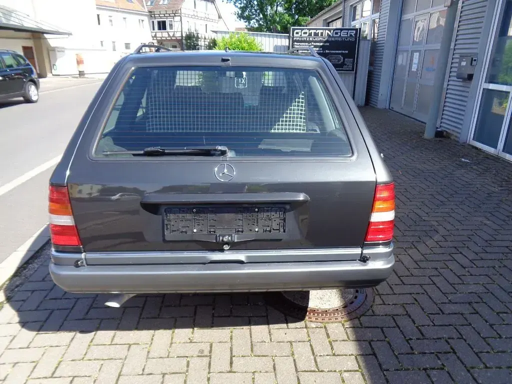 Gebraucht Mercedes 300 179 PS (131 kW) 1991 Schwarz Limousine