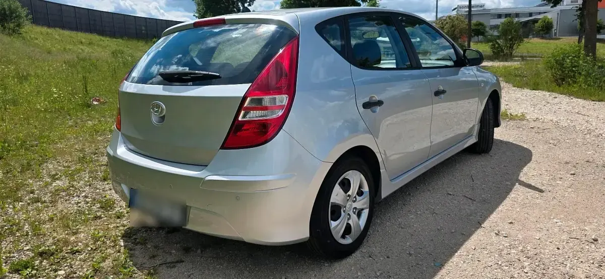Gebraucht Hyundai i30 109 PS (80 kW) 2011 Silber Kombi