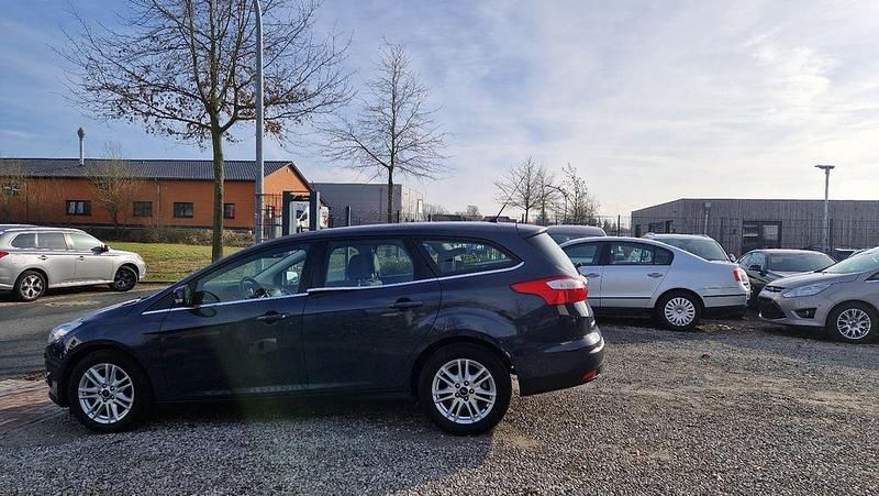 Gebraucht Ford Focus Titanium 125 PS (91 kW) 2013 Grau Limousine