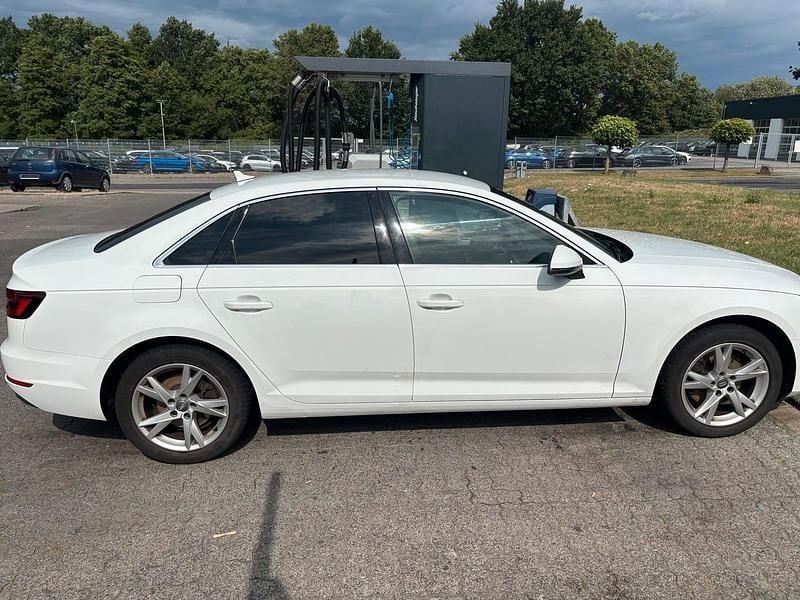 Weiß Gebraucht 2017 Audi A4 Sport Limousine | 14.500 € (Guter Preis) - Bild 1/4