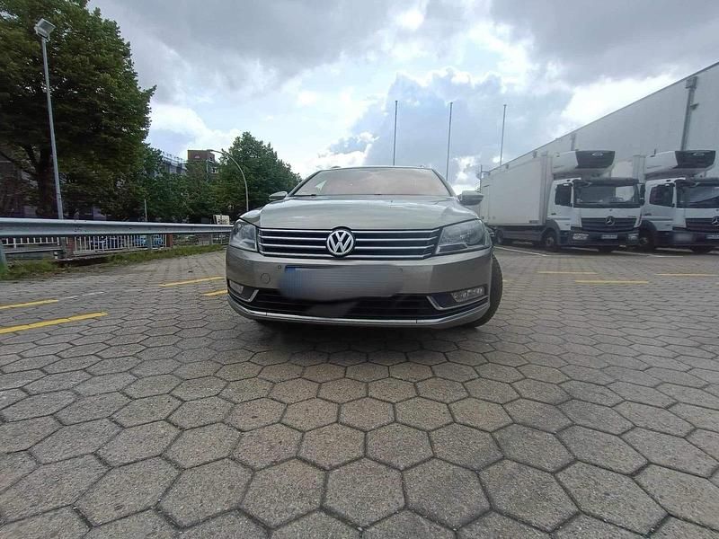 Usata VW Passat 105 CV (77 kW) 2012 Marrone Station wagon