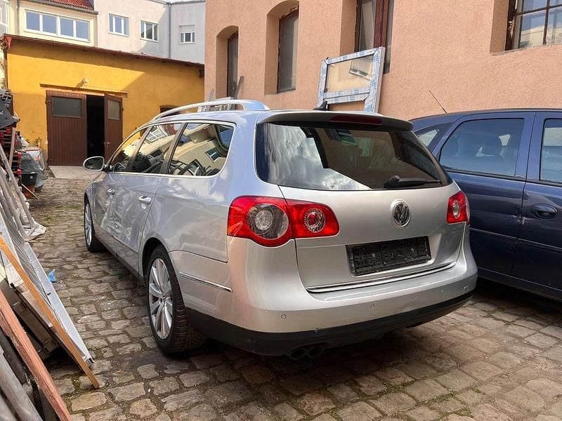 Second-hand VW Passat Sportline 140 CP (102 kW) 2008 Argintiu Berlinǎ