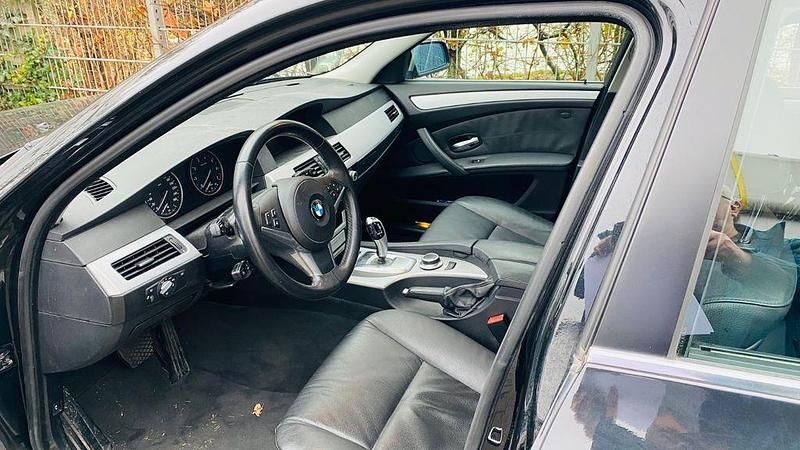 Gebraucht BMW 523 190 PS (139 kW) 2008 Schwarz Limousine