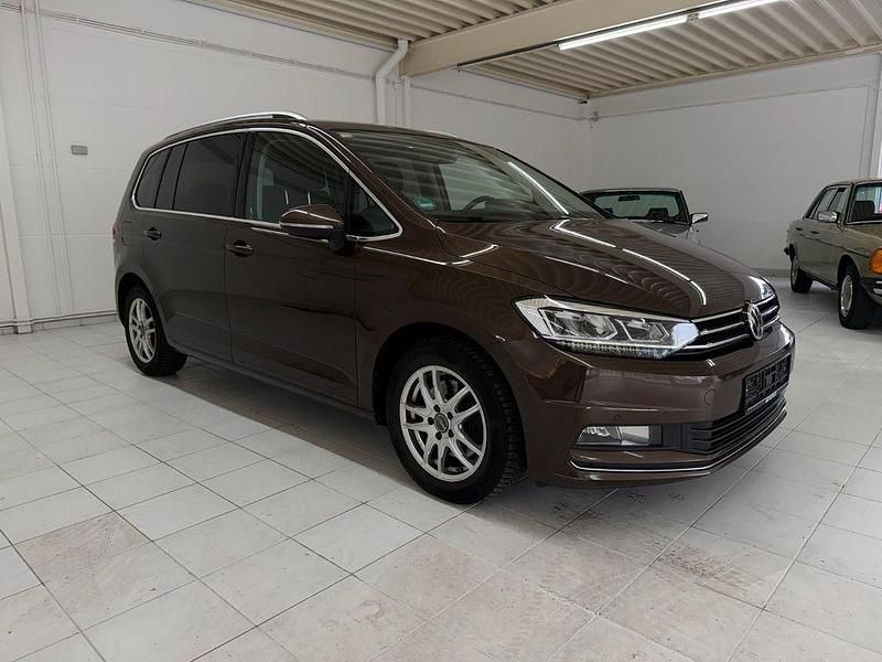 Gebraucht VW Touran Highline 150 PS (110 kW) 2017 Braun Van / Kleinbus