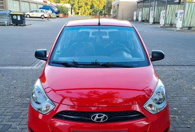 Gebraucht Hyundai i10 69 PS (50 kW) 2013 Rot Kleinwagen