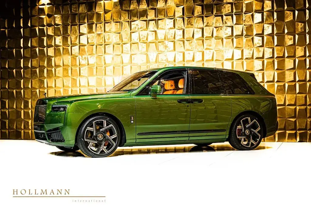 Neu Rolls Royce Cullinan 544 PS (400 kW) 2026 Grün SUV