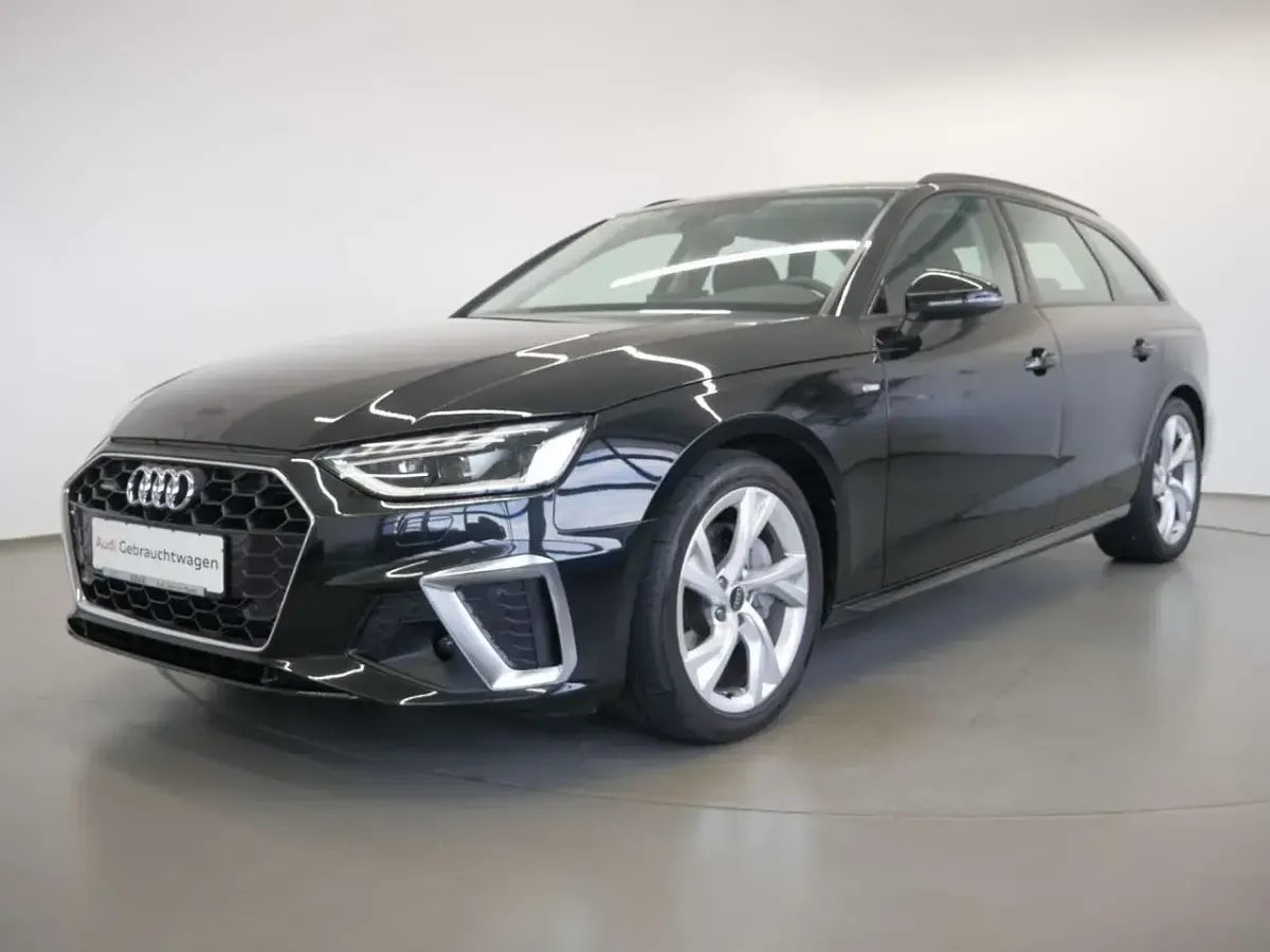 Gebraucht Audi A4 S-Line 204 PS (150 kW) 2023 Mythosschwarz metallic Kombi