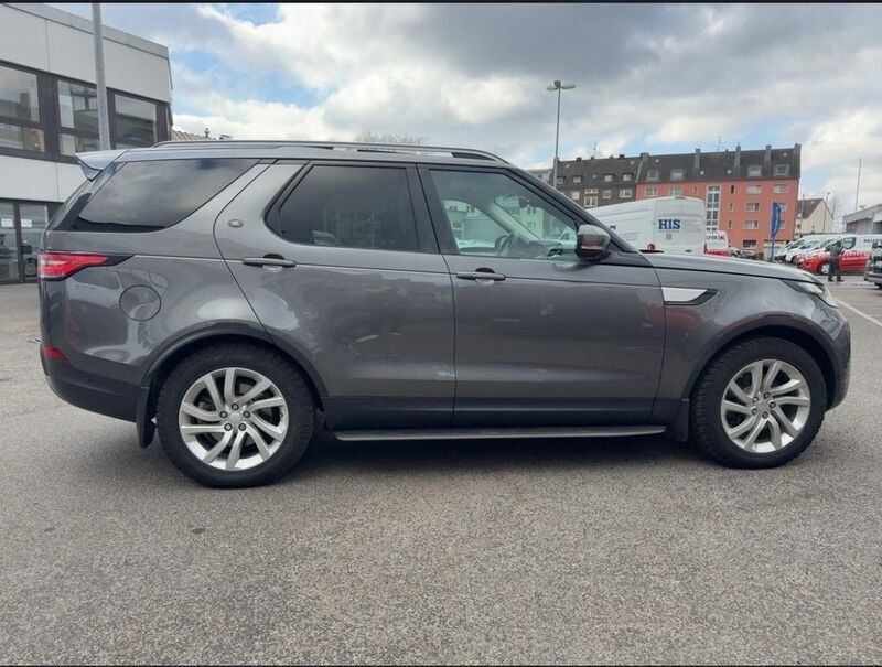 Grau Gebraucht 2018 Land Rover Discovery 5 HSE SUV | 29.900 € - Bild 1/4