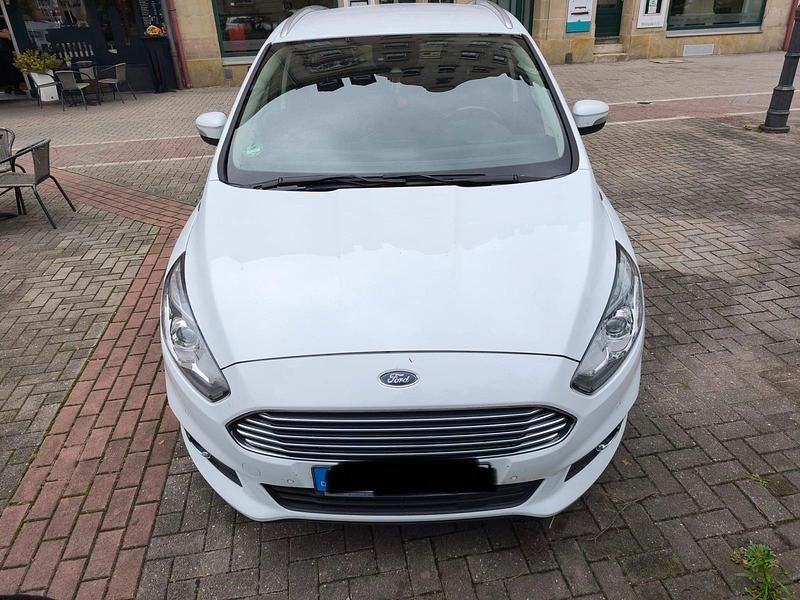 Weiß Gebraucht 2018 Ford S-MAX S Van / Kleinbus | 15.999 € (Fairer Preis) - Bild 1/4