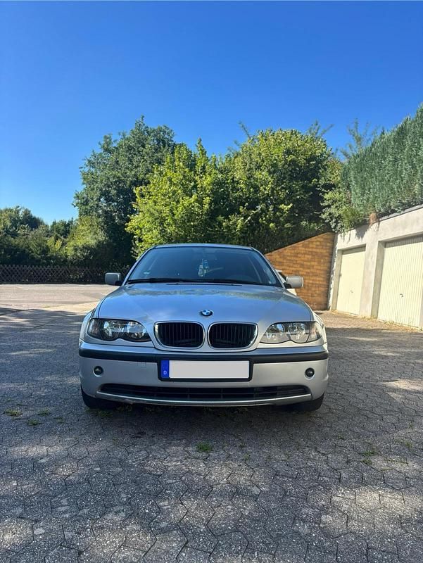 Silber Gebraucht 2003 BMW 316 Limousine | 2.000 € (Fairer Preis) - Bild 1/4