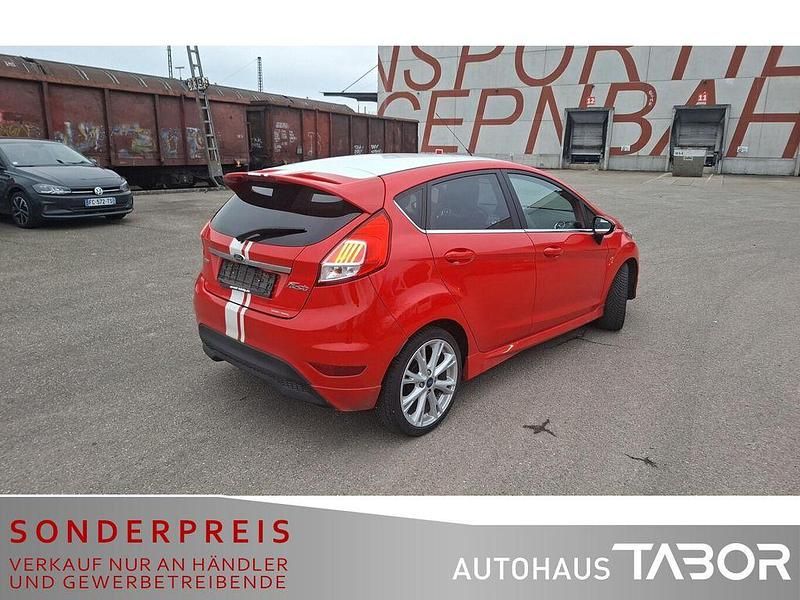 Gebraucht Ford Fiesta Titanium 101 PS (74 kW) 2015 Race red Kleinwagen