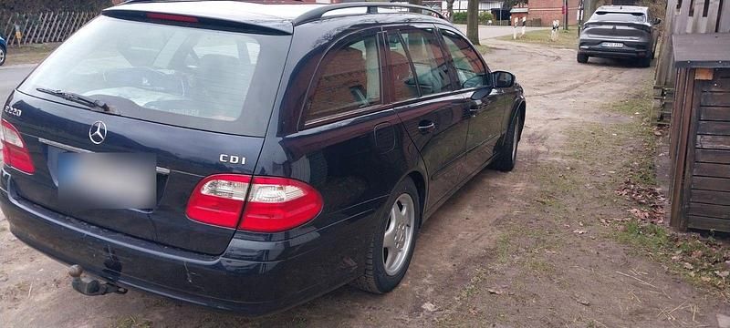 Gebraucht Mercedes E220 Classic 150 PS (110 kW) 2005 Blau Kombi