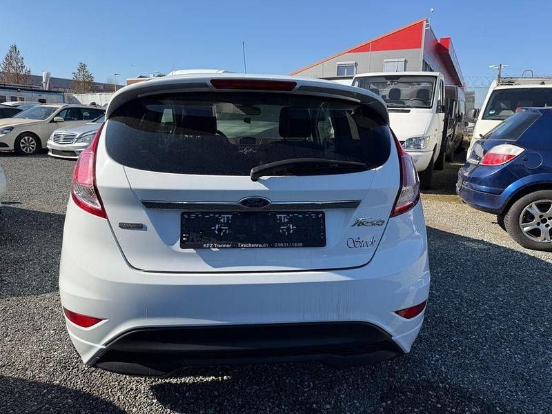 Gebraucht Ford Fiesta Titanium 101 PS (74 kW) 2013 Weiß Kleinwagen