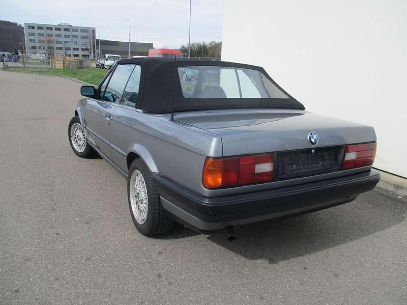 Gebraucht BMW 318 Cabriolet 113 PS (83 kW) 1993 Schwarz Cabrio