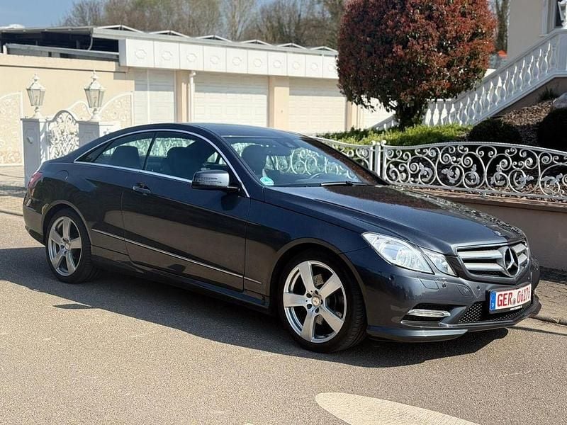 Gebraucht Mercedes E220 170 PS (125 kW) 2013 Grau Coupé