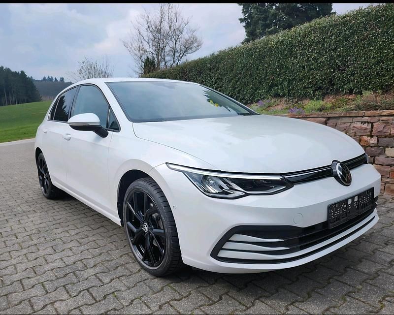 Gebraucht VW Golf VII Life 150 PS (110 kW) 2020 Weiß Limousine