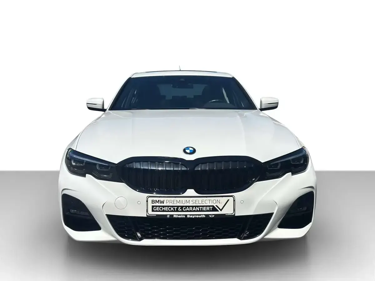 Gebraucht BMW 318 M Sport 156 PS (114 kW) 2022 Weiß Limousine